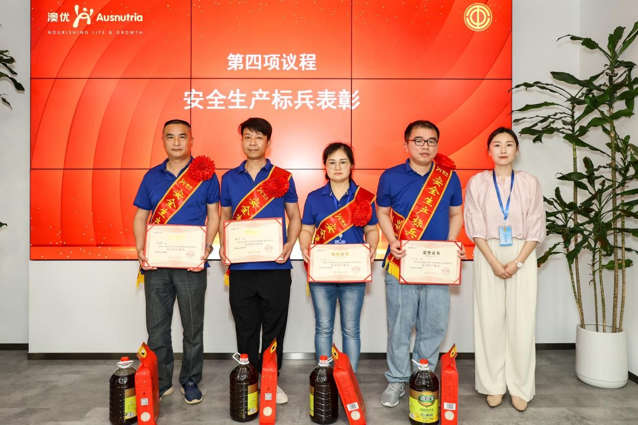 3-安全生產(chǎn)標(biāo)兵（部分）接受表彰